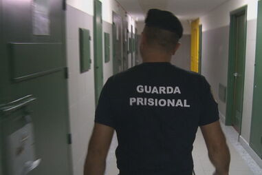 Mala abandonada em parque de estacionamento lança suspeita de bomba em centro comercial de Matosinhos