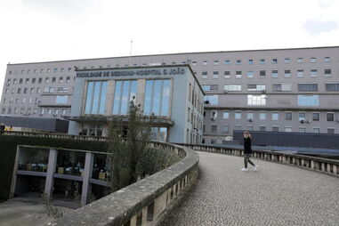 "Trata-se de um caso de roubo de identidade": professor acusado de assédio a alunas de medicina do Porto fala ao CM