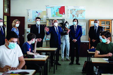 António Costa e Tiago Brandão Rodrigues anunciaram as novidades na Escola Secundária da Ramada, Odivelas 
