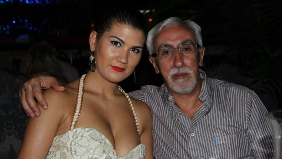 Carlos Inácio Pinto fotografado com a ex-mulher, Elisa, 30 anos mais nova, que tentou matar com um maço de calceteiro num quarto de hotel em Vigo