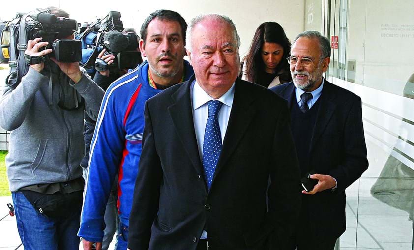 Arlindo de Carvalho (ao centro) e José Neto (à direita na foto) interpuseram ações cíveis contra o BPN, alegando que o banco não cumpriu os negócios acordados 