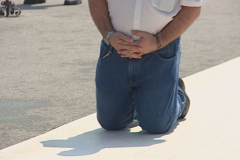 2020-06-01_10_46_13 Comunhão só para fiéis que desinfetem as mãos.jpg