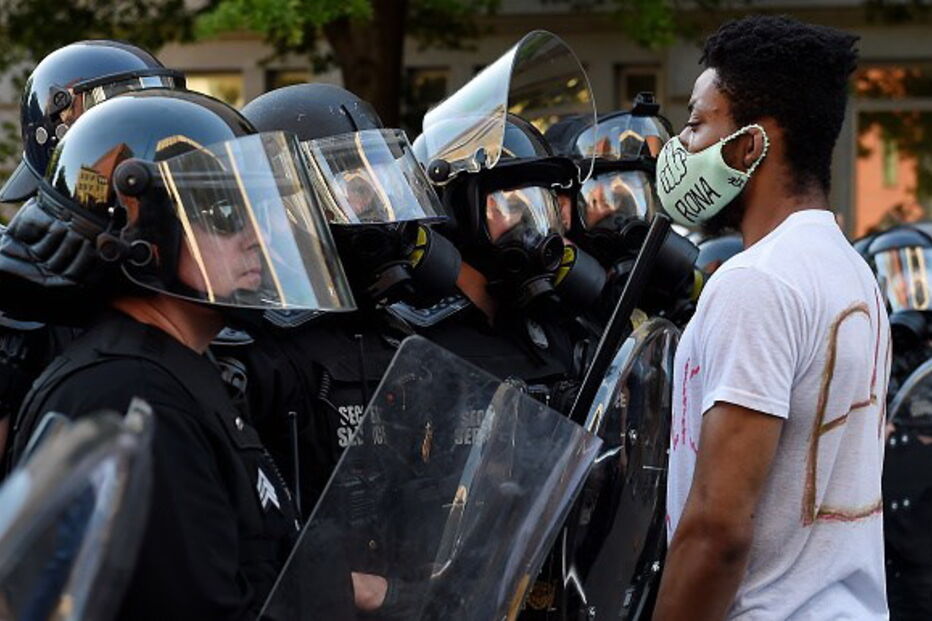 Protestos pela morte de George Floyd cercam Casa Branca nos EUA