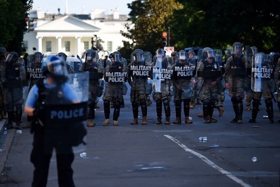 Protestos pela morte de George Floyd cercam Casa Branca nos EUA