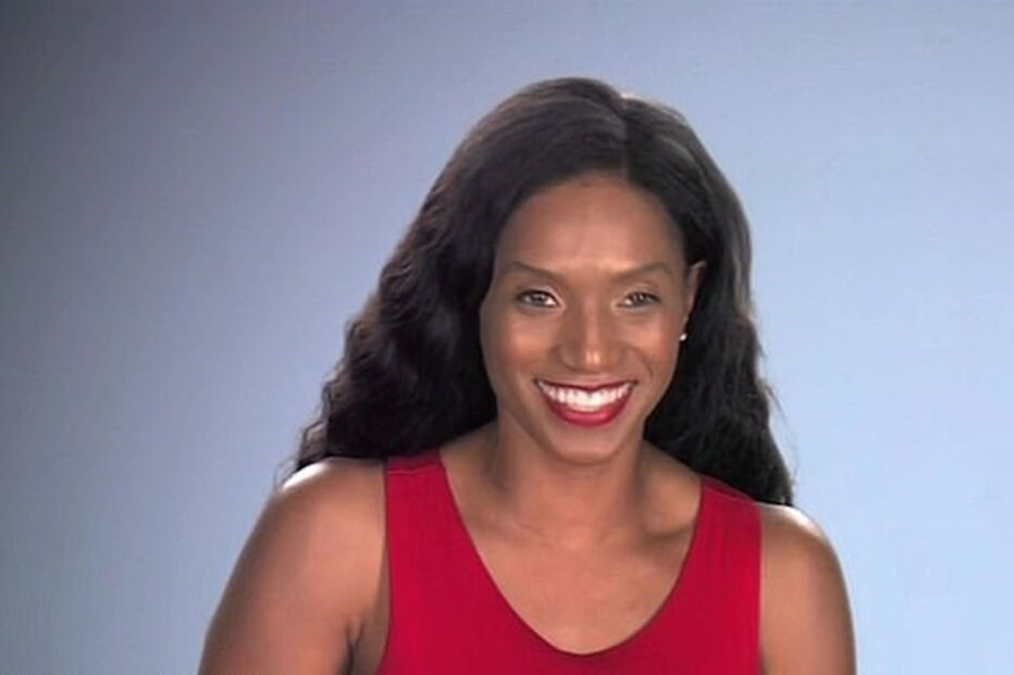 Tia mostra o resultado de duas cirurgias mal feitas