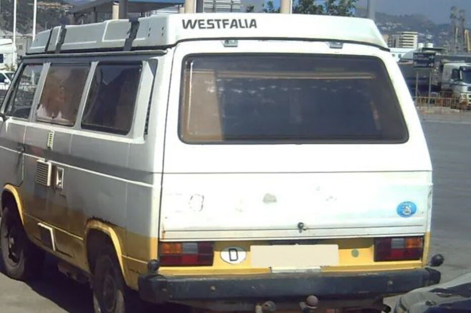 Carrinha e Jaguar de homem alemão, suspeito de envolvimento no desaparecimento de Madeleine McCann