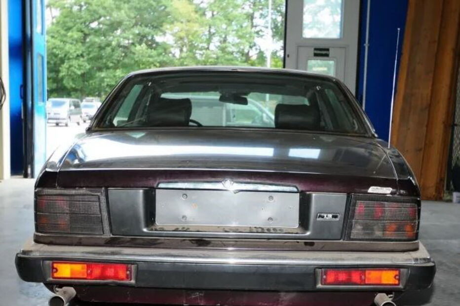 Carrinha e Jaguar de homem alemão, suspeito de envolvimento no desaparecimento de Madeleine McCann