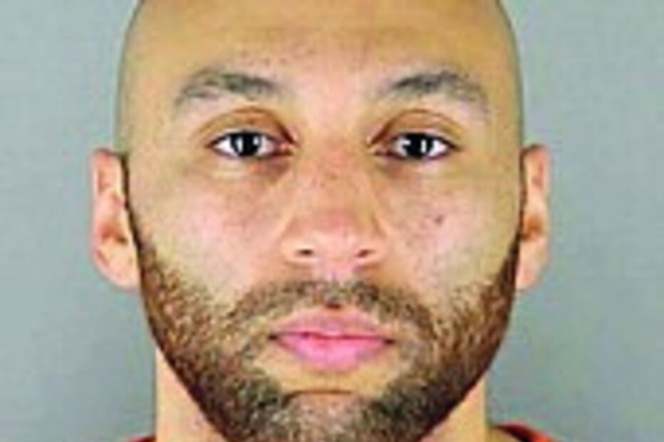 J. Alexander Kueng, 34 anos