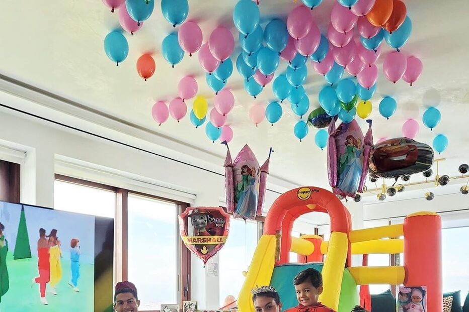 Georgina mostra-se com os gémeos