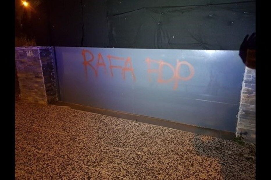 Casas de treinador e jogadores do Benfica grafitadas com ameaças	