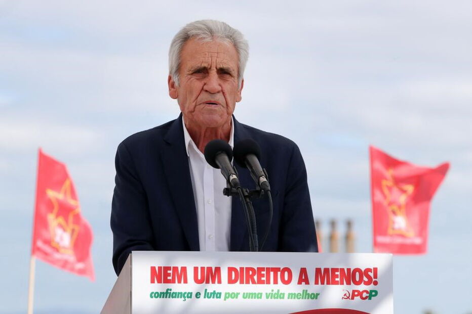O secretário-geral do Partido Comunista Português (PCP, Jerónimo de Sousa, discursa durante o comício 