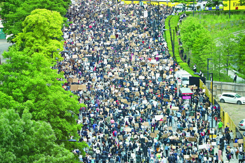 Milhares de pessoas juntaram-se nas ruas de Londres