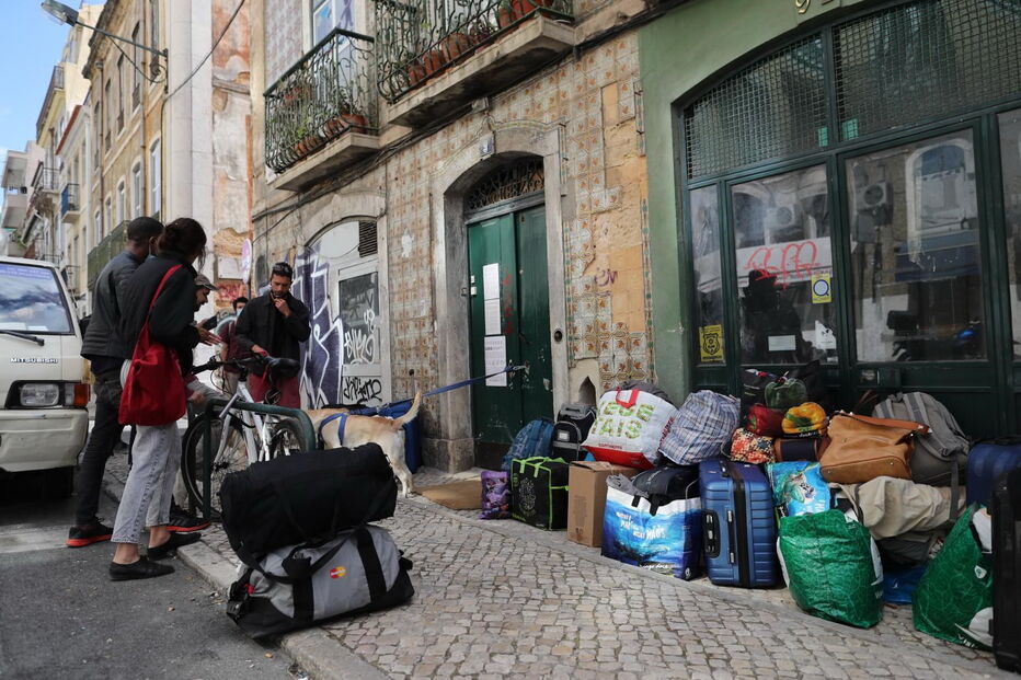 Seguranças tentam despejar voluntários de centro de apoio a carenciados em Arroios