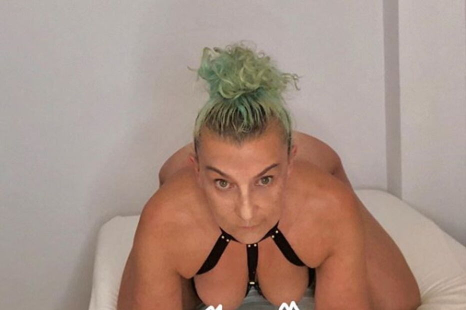 Sandra é luso-holandesa e mostra-se em poses sensuais nas redes sociais. Mulher vende votos e vídeos porno em plataforma online