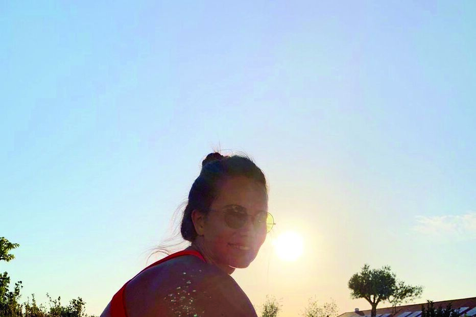 Cláudia Vieira aproveita o bom tempo que se faz sentir na região alentejana 