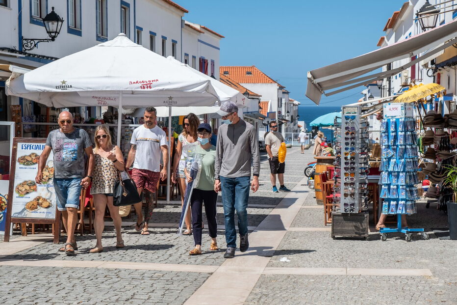 Temperaturas altas atraem milhares de turistas ao Litoral Alentejano