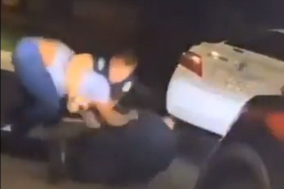 Momento da detenção em que a polícia dispara