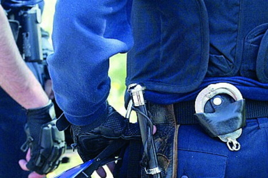 Polícias usaram a força para deter  