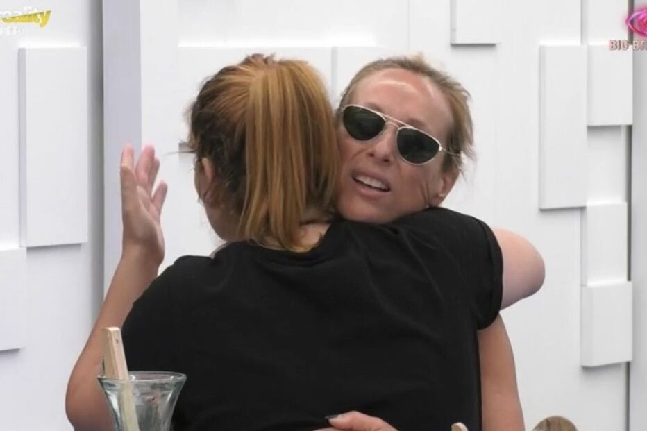 Teresa e Noélia fazem as pazes