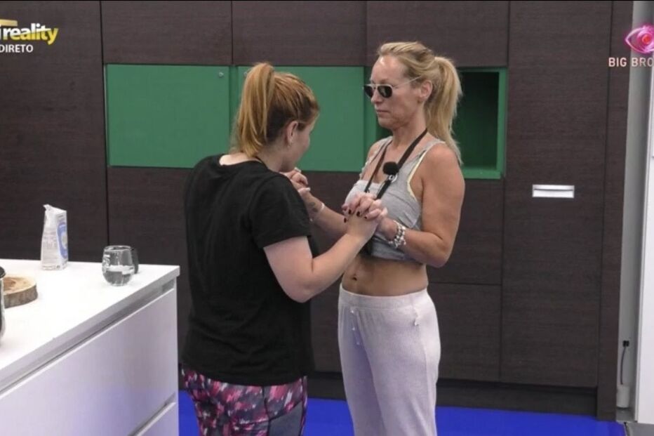 Teresa e Noélia fazem as pazes