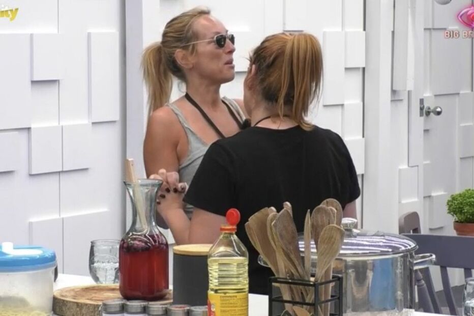 Teresa e Noélia fazem as pazes