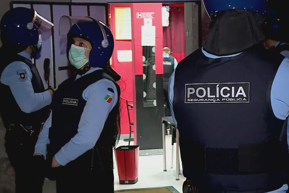 Autoridades encerram cafés e restaurantes em Queluz devido ao surto de Covid-19