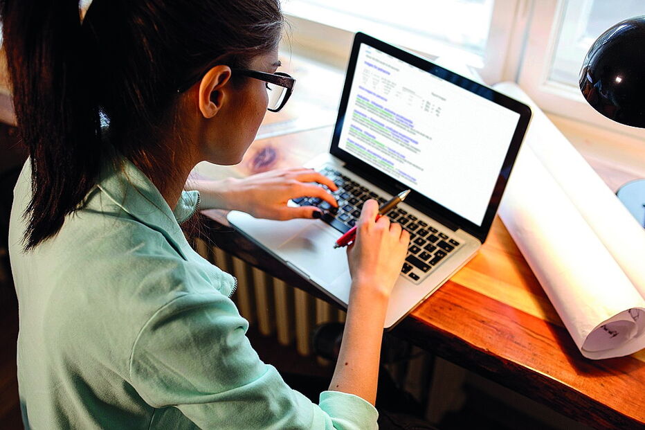 Jovens estão cada vez mais conectados com as novas tecnologias e menos despertos para a atividade sexual 