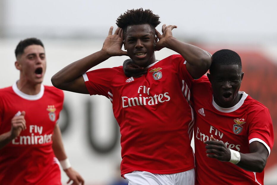 Benfica - Nuno Tavares, de 20 anos, é defesa 