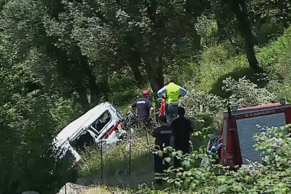 Despiste de ambulância mata bombeiro e doente na A4 em Amarante