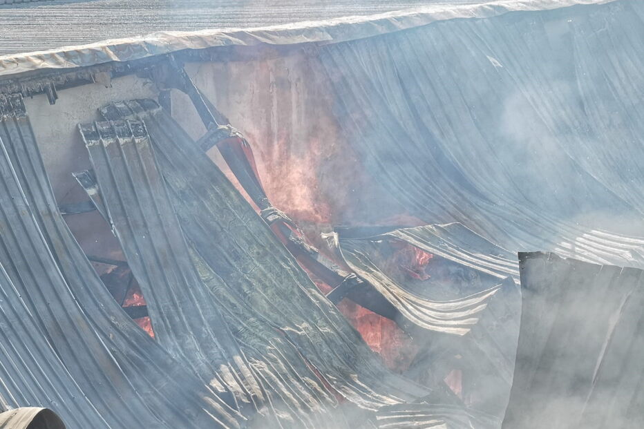 Incêndio em fábrica de Santo Tirso dominado durante a madrugada