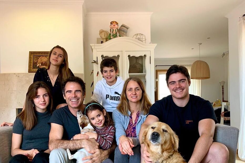 Pedro Lima com a mulher e os cinco filhos