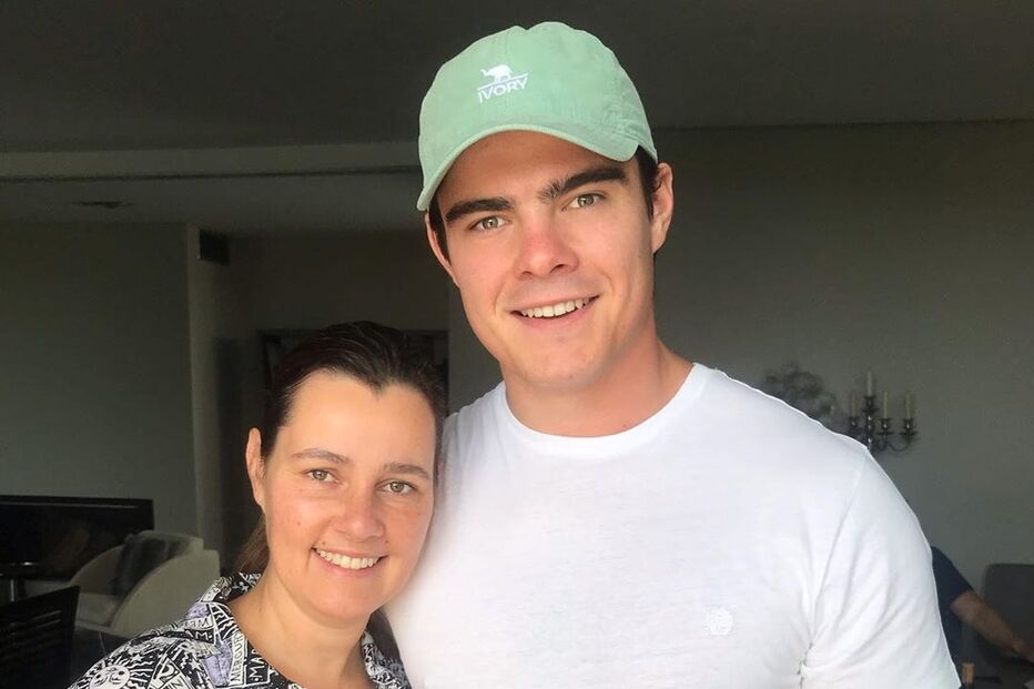 O filho mais velho de Pedro Lima, João Francisco, com a mãe, Patrícia Piloto 