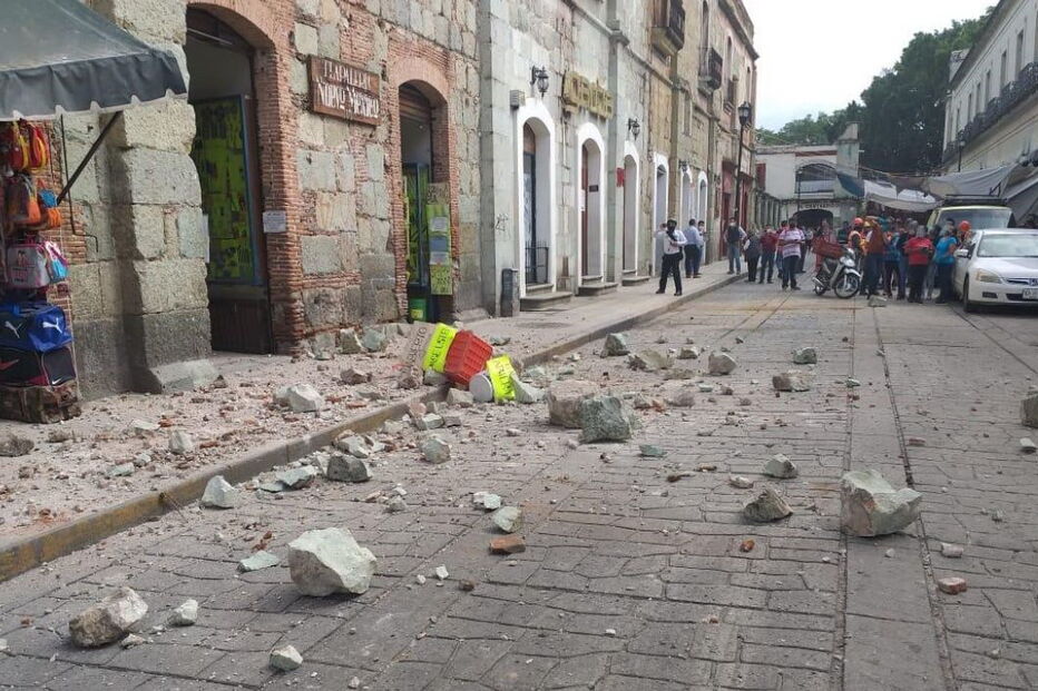 Sismo de magnitude 7.5 sentido na Cidade do México
