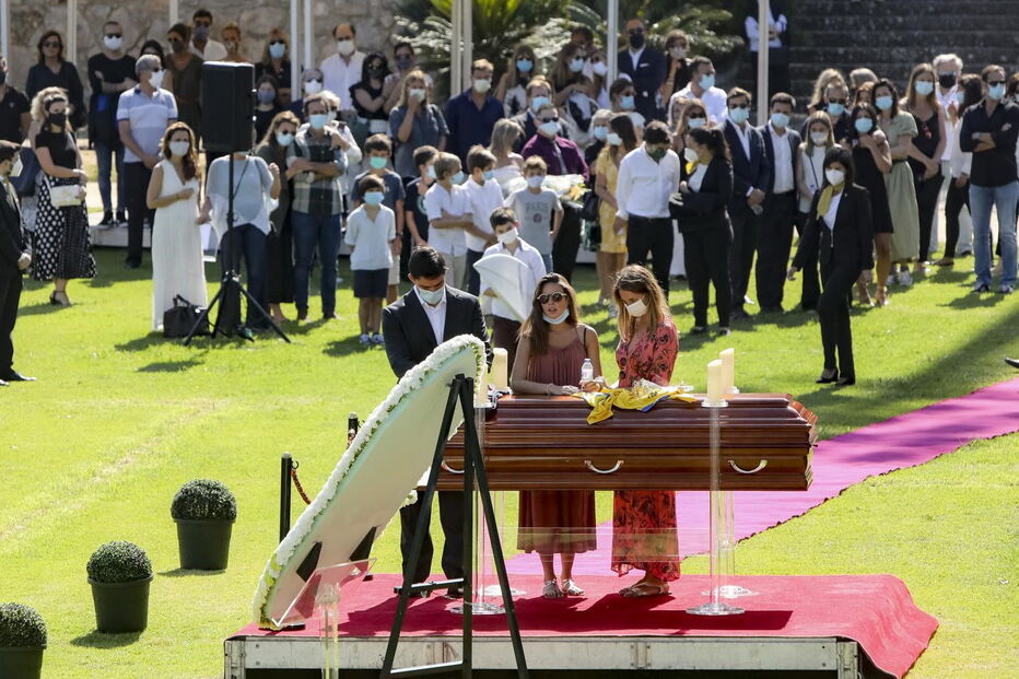 Dezenas na última homenagem ao ator Pedro Lima em Cascais
