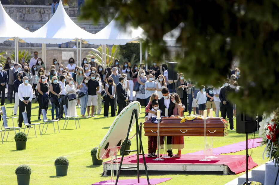 Dezenas na última homenagem ao ator Pedro Lima em Cascais
