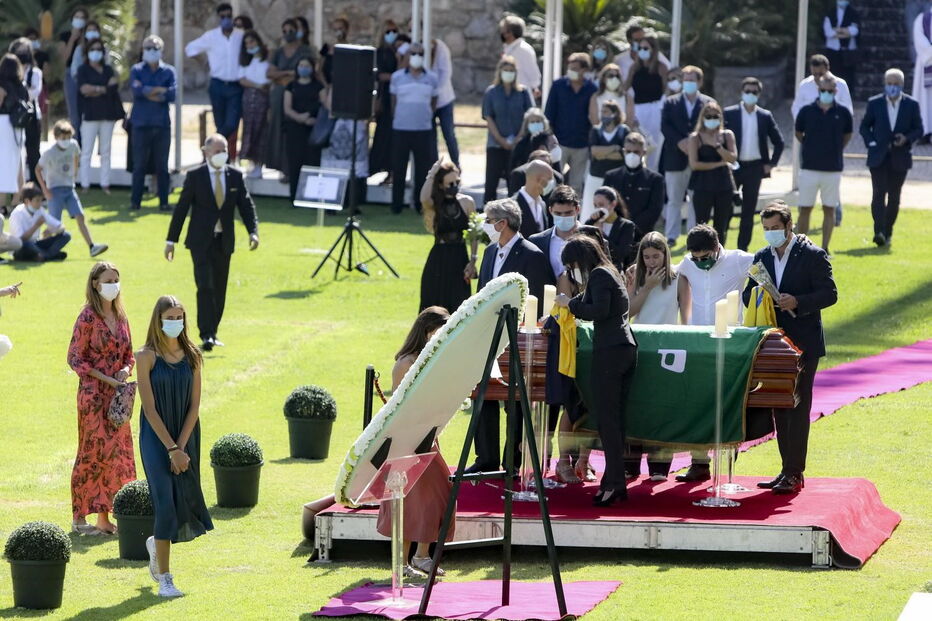 Dezenas na última homenagem ao ator Pedro Lima em Cascais