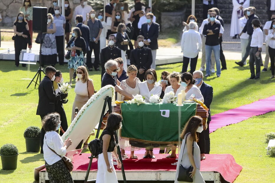 Dezenas na última homenagem ao ator Pedro Lima em Cascais