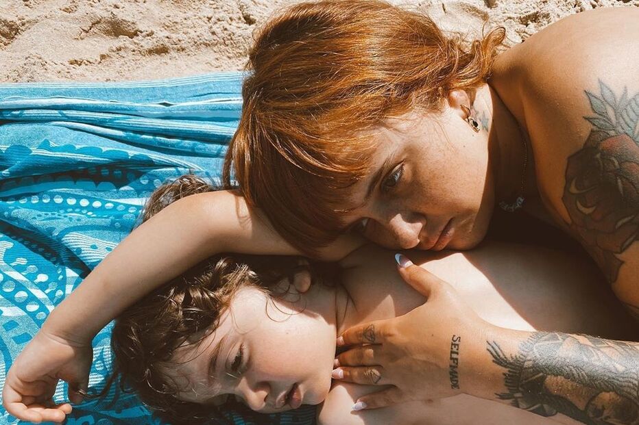 Carolina Deslandes com o filho mais velho, Santiago