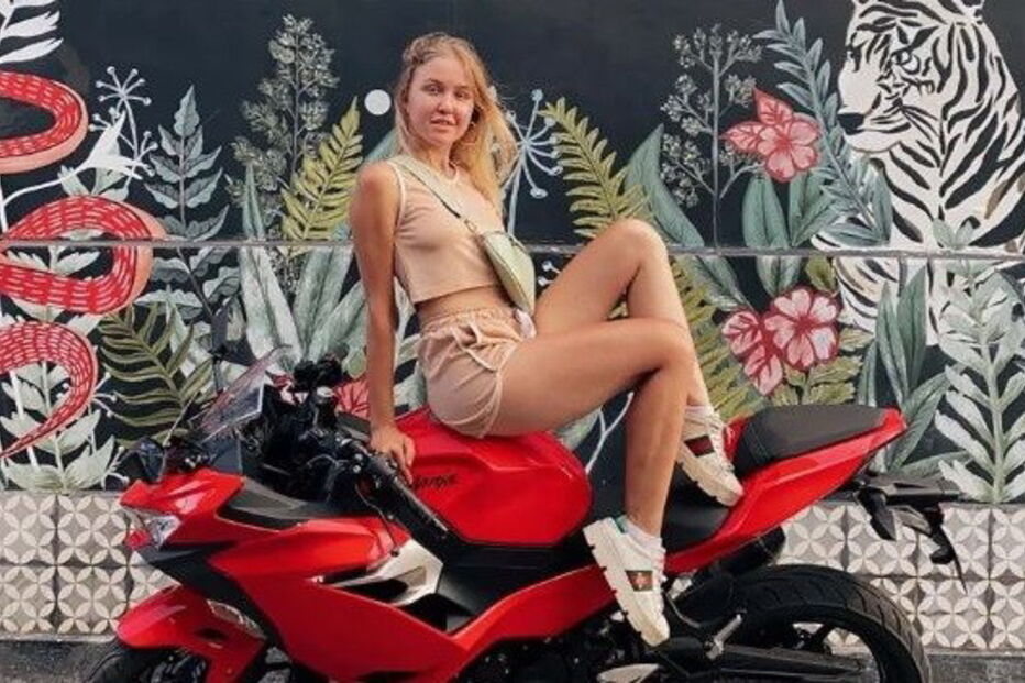 Anastasia Tropitsel morreu num despiste de mota quando tentava tirar uma 'selfie'