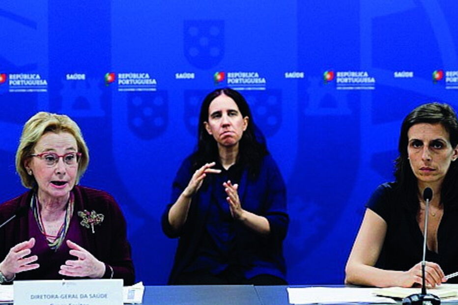 Diretora-Geral da Saúde, Graça Freitas, ao lado da secretária de Estado Adjunta e da Saúde, Jamila Madeira, justifica a diminuição dos testes 