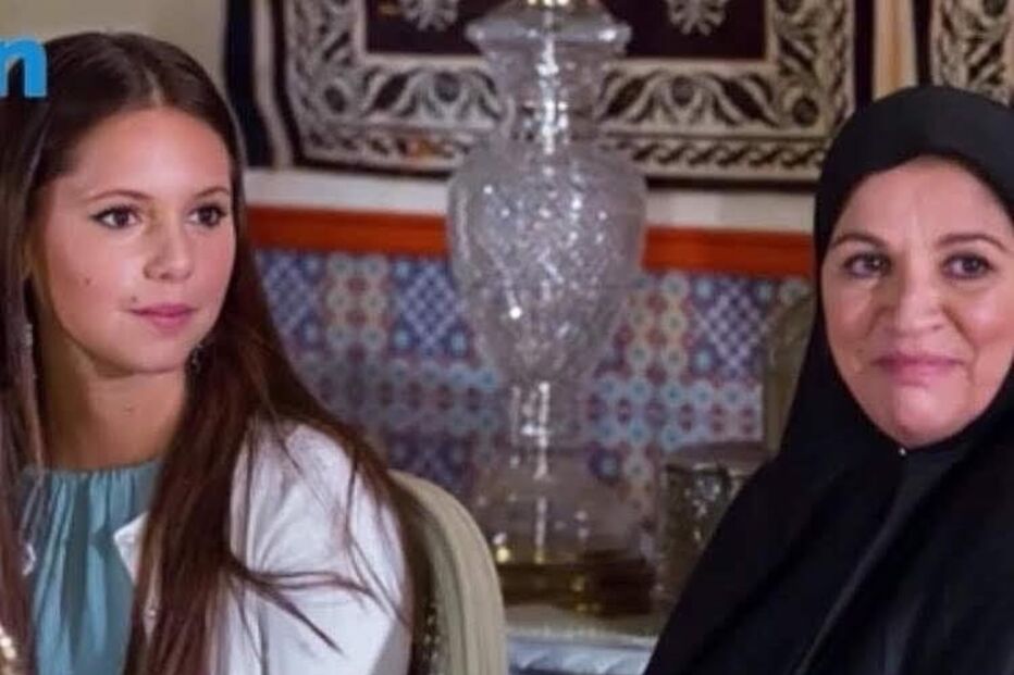 Tássia Camargo ao lado de Laura Dutra