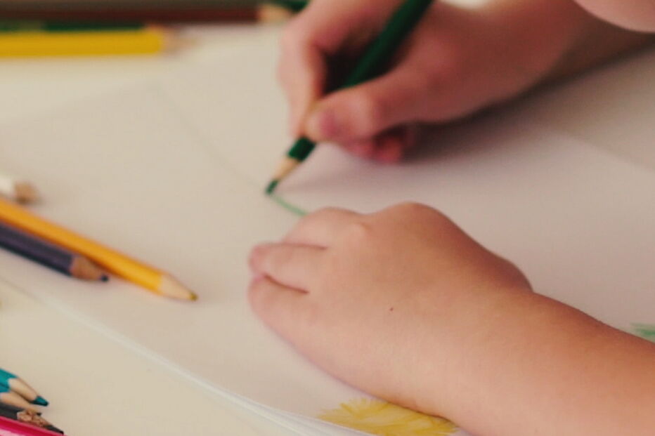 Criança continuou a relatar episódios de abusos após arquivamento de queixa-crime contra pai		