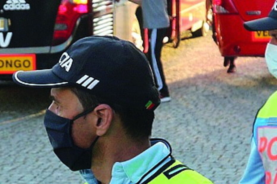 Máscara preta está proibida