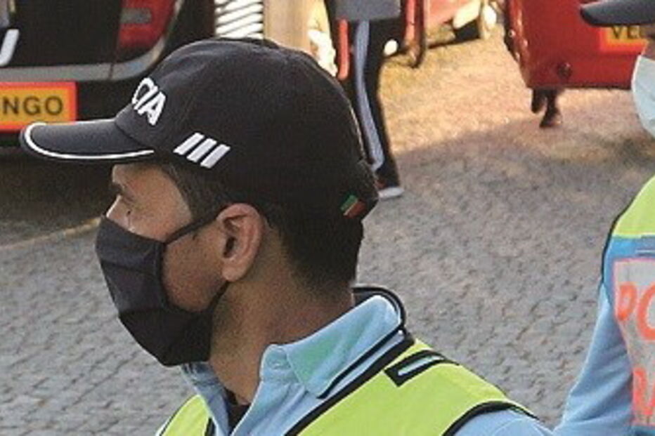 Máscara preta está proibida