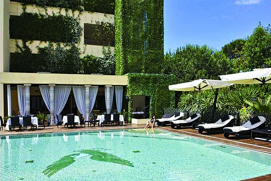 Grand Hotel Imperile, em Viareggio, Itália, foi a unidade hoteleira escolhida por Ronaldo e pela namorada para uma noite romântica. Este hotel dispõe de um serviço de luxo de spa, com um atendimento personalizado. Casal aproveitou para namorar 