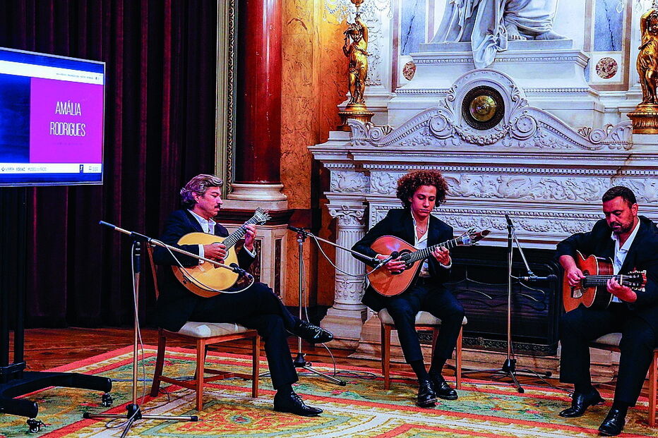 Gaspar Varela (ao centro), sobrinho-bisneto de Amália, participou na apresentação do programa celebrativo  