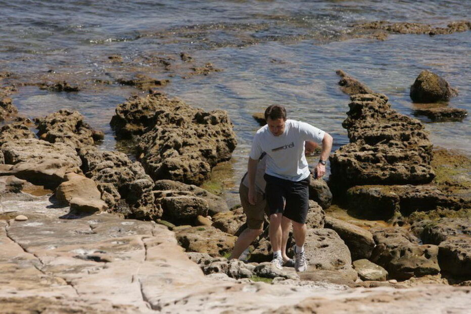 Gerry McCann andou pelas rochas na Praia da Luz 