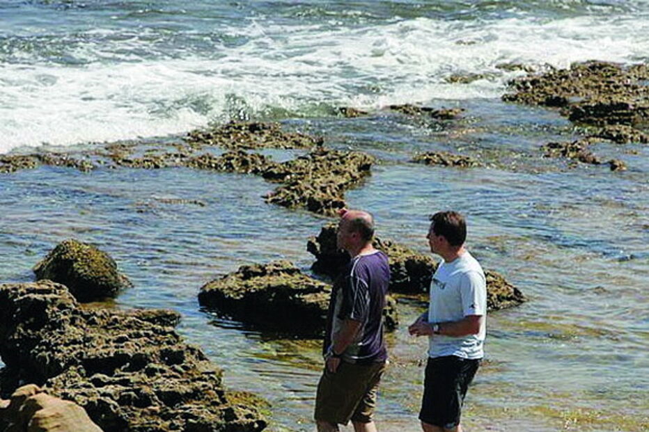 Pai de Maddie e amigo procuraram junto ao mar 