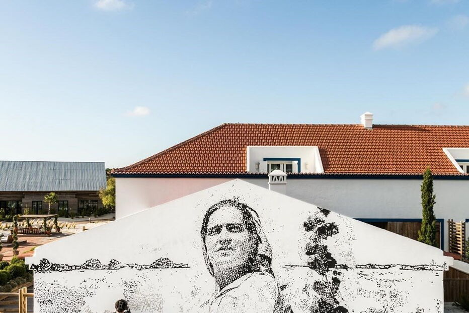 Uma ceifeira na Comporta: a mais recente obra de Vhils é uma homenagem aos agricultores