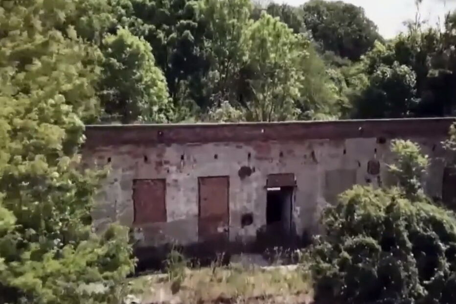 Christian Brueckner escondia-se nesta casa devoluta, num terreno fabril desativado